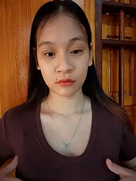 Snapshot of ChiecumBae chatting on October 17, 2025, 1:20 am ChiecumBae online show from October 17, 2025, 1:20 am