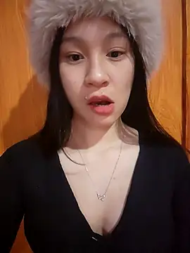 Snapshot of ChiecumBae chatting on December 5, 2025, 12:43 am ChiecumBae online show from December 5, 2025, 12:43 am