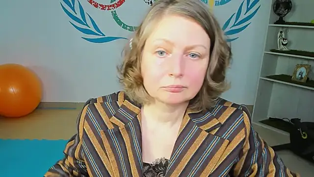 TiffanyBrauny online show from October 6, 2025, 1:23 pm