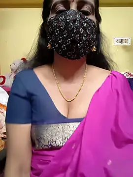 Snapshot of mallu-reshma chatting on October 19, 2025, 2:20 pm mallu-reshma online show from October 19, 2025, 2:20 pm