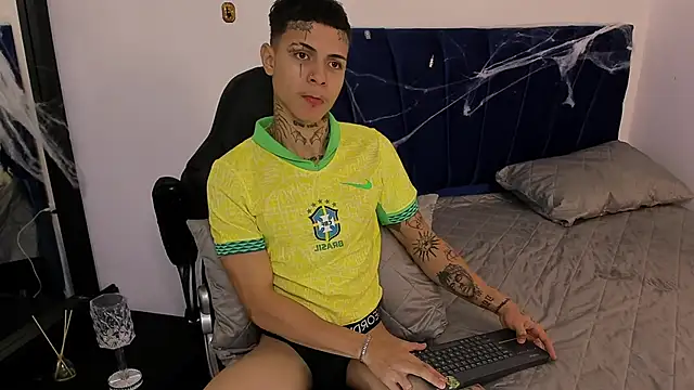 Snapshot of john_mystic chatting on October 29, 2025, 3:38 am john mystic online show from October 29, 2025, 3:38 am