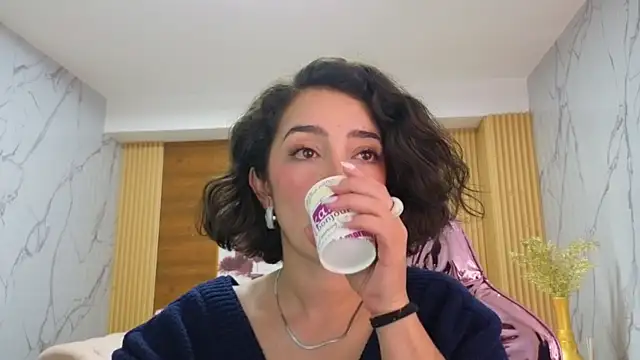 Snapshot of sara_lopez_s chatting on June 17, 2026, 1:32 pm sara lopez s online show from June 17, 2026, 1:32 pm