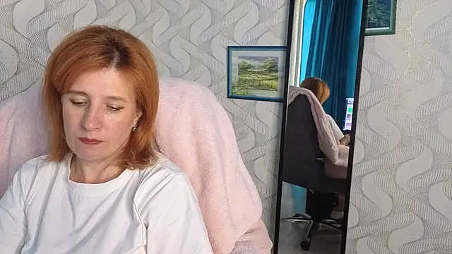 Elannaria online show from September 8, 2025, 3:33 pm