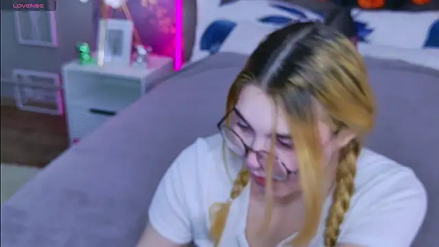 Evie Vall online show from November 2, 2025, 3:17 pm