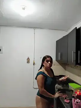 Snapshot of GabyMontenegro chatting on May 18, 2026, 10:09 am GabyMontenegro online show from May 18, 2026, 10:09 am