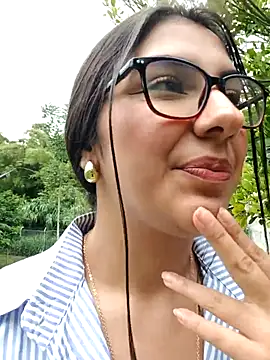 VioletaWalton1 online show from September 18, 2025, 3:37 pm