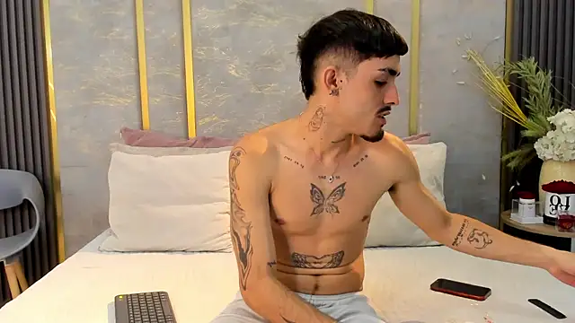 Snapshot of NikoStone_ chatting on November 6, 2025, 4:16 am NikoStone online show from November 6, 2025, 4:16 am