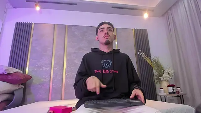 Snapshot of NikoStone_ chatting on November 25, 2025, 4:46 am NikoStone online show from November 25, 2025, 4:46 am