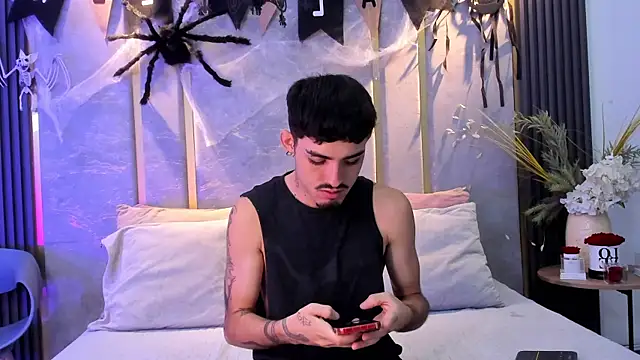 Snapshot of NikoStone_ chatting on October 25, 2025, 1:05 am NikoStone online show from October 25, 2025, 1:05 am