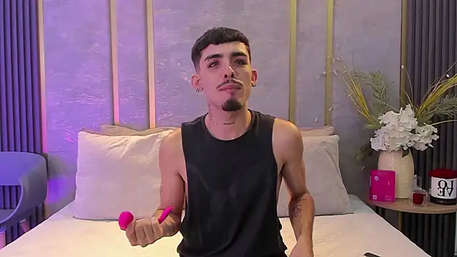 Snapshot of NikoStone_ chatting on October 12, 2025, 4:03 am NikoStone online show from October 12, 2025, 4:03 am