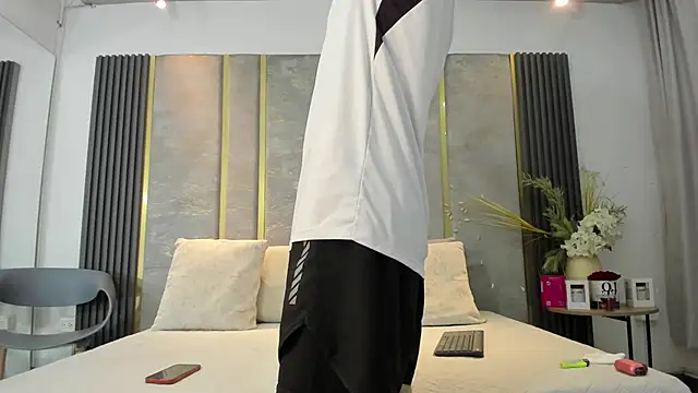 Snapshot of NikoStone_ chatting on December 5, 2025, 4:44 am NikoStone online show from December 5, 2025, 4:44 am