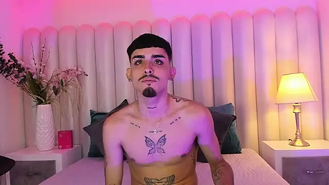 Snapshot of NikoStone_ chatting on October 30, 2025, 4:44 am NikoStone online show from October 30, 2025, 4:44 am