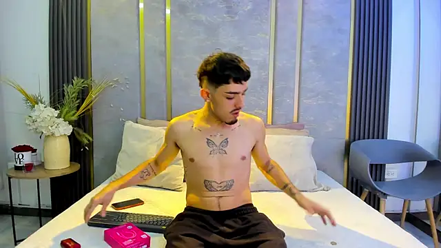 Snapshot of NikoStone_ chatting on October 10, 2025, 5:08 am NikoStone online show from October 10, 2025, 5:08 am