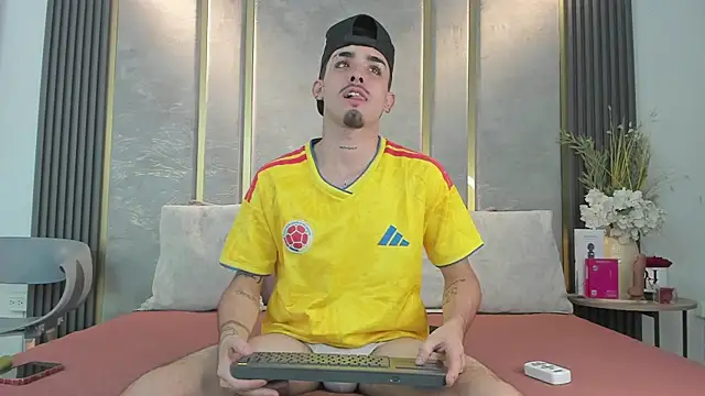 Snapshot of NikoStone_ chatting on June 28, 2026, 4:41 am NikoStone online show from June 28, 2026, 4:41 am
