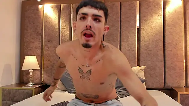 Snapshot of NikoStone_ chatting on November 29, 2025, 4:12 am NikoStone online show from November 29, 2025, 4:12 am