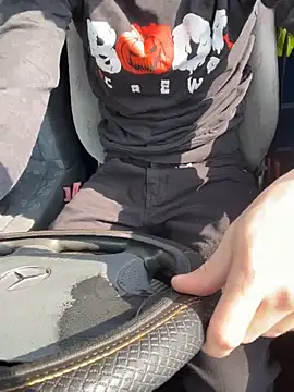 Snapshot of bmwe71 chatting on March 16, 2026, 9:57 am bmwe71 online show from March 16, 2026, 9:57 am