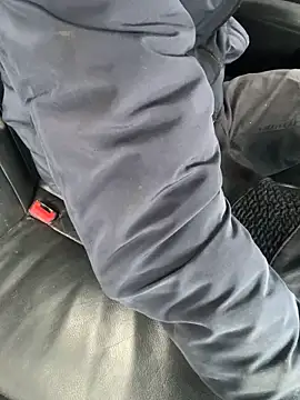 Snapshot of bmwe71 chatting on April 8, 2026, 12:50 pm bmwe71 online show from April 8, 2026, 12:50 pm