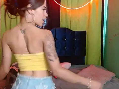 canelasexy 1 online show from April 24, 2026, 7:05 pm