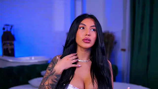 Snapshot of AishaaDevoe chatting on November 16, 2025, 7:29 pm AishaaDevoe online show from November 16, 2025, 7:29 pm