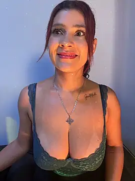 Snapshot of Skarlett_12_ chatting on June 10, 2026, 9:32 am Skarlett 12 online show from June 10, 2026, 9:32 am