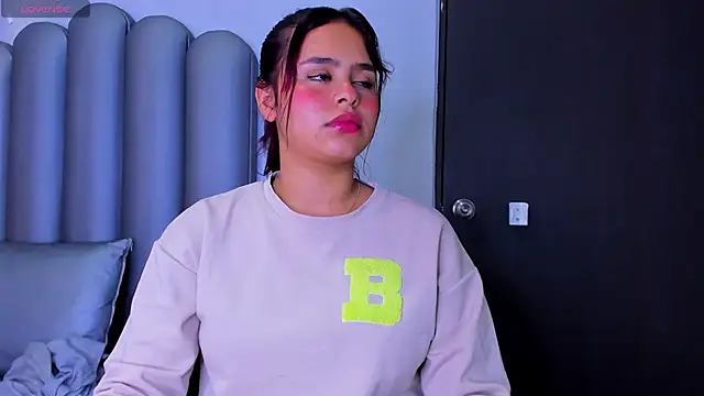 Sofia villareal online show from January 7, 2026, 5:01 am