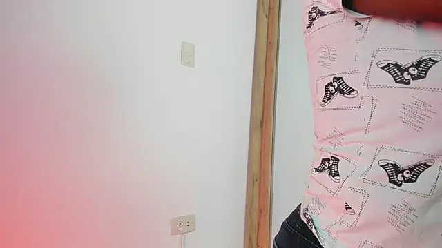 Snapshot of coral15_ chatting on October 30, 2025, 2:21 am coral15 online show from October 30, 2025, 2:21 am