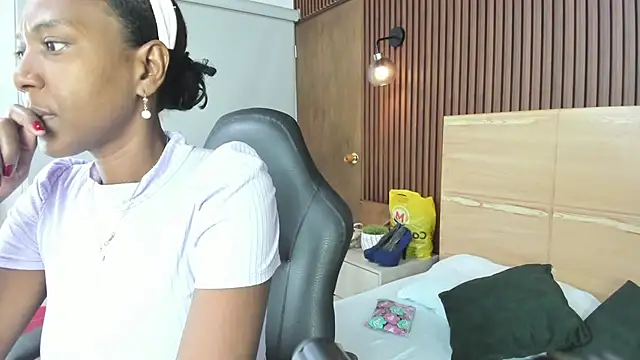 Snapshot of coral15_ chatting on October 22, 2025, 2:11 am coral15 online show from October 22, 2025, 2:11 am