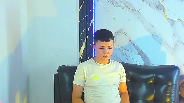 christopher Hot online show from May 7, 2026, 1:32 am