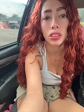Snapshot of roxyrougee chatting on June 15, 2026, 1:00 pm roxyrougee online show from June 15, 2026, 1:00 pm