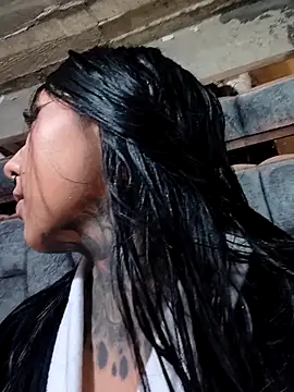 missashlyrosette online show from November 5, 2025, 4:04 am