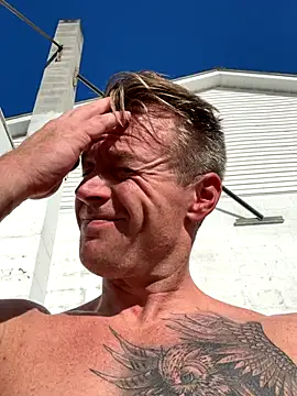 Snapshot of DILFiGuess11 chatting on September 28, 2025, 8:27 pm DILFiGuess11 online show from September 28, 2025, 8:27 pm