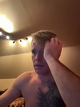 Snapshot of DILFiGuess11 chatting on February 4, 2026, 6:52 am DILFiGuess11 online show from February 4, 2026, 6:52 am