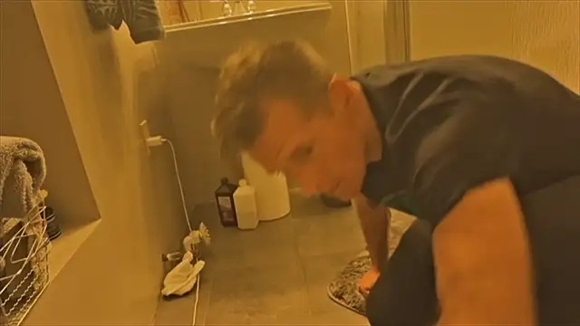 Snapshot of DILFiGuess11 chatting on October 23, 2025, 2:21 am DILFiGuess11 online show from October 23, 2025, 2:21 am