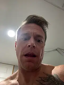 DILFiGuess11 online show from November 25, 2025, 8:14 am