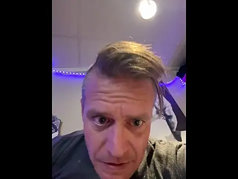 DILFiGuess11 online show from May 21, 2026, 8:12 am
