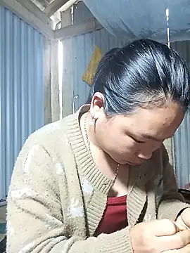 may-squirl online show from November 2, 2025, 5:56 am