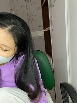 Snapshot of _Mon_23 chatting on December 5, 2025, 2:32 am Mon 23 online show from December 5, 2025, 2:32 am