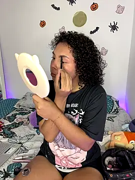 Snapshot of ViolettaMiller_ chatting on November 4, 2025, 1:15 pm ViolettaMiller online show from November 4, 2025, 1:15 pm