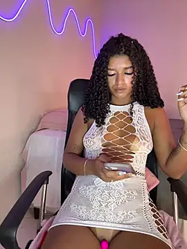 Snapshot of larajuli chatting on March 24, 2026, 2:06 pm larajuli online show from March 24, 2026, 2:06 pm