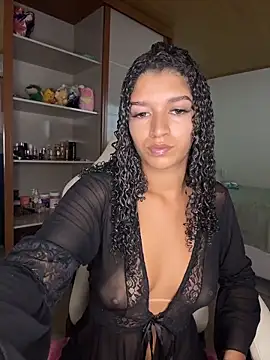 Snapshot of larajuli chatting on May 28, 2026, 6:14 pm larajuli online show from May 28, 2026, 6:14 pm