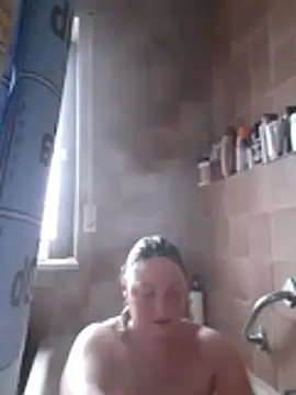 LiluLiluLilu online show from December 1, 2025, 8:04 am