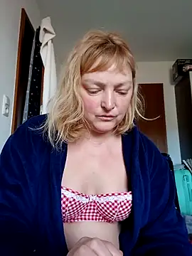 Snapshot of LiluLiluLilu chatting on April 11, 2026, 12:09 pm LiluLiluLilu online show from April 11, 2026, 12:09 pm