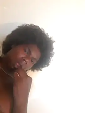 Snapshot of Louise_Mattos chatting on March 25, 2026, 1:43 pm Louise Mattos online show from March 25, 2026, 1:43 pm