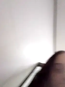 Snapshot of Louise_Mattos chatting on November 21, 2025, 7:13 pm Louise Mattos online show from November 21, 2025, 7:13 pm