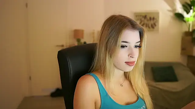 peachyliana online show from September 21, 2025, 8:19 am