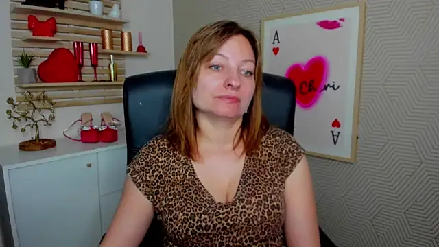 angelaSamt online show from May 4, 2026, 5:44 am