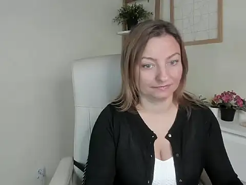 Snapshot of angelaSamt chatting on September 18, 2025, 5:43 am angelaSamt online show from September 18, 2025, 5:43 am