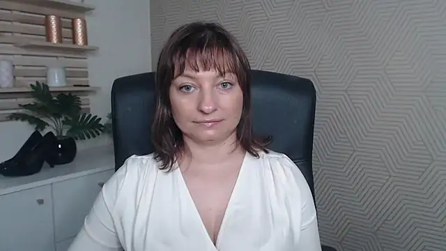 Snapshot of angelaSamt chatting on December 15, 2025, 6:52 am angelaSamt online show from December 15, 2025, 6:52 am