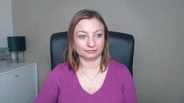 Snapshot of angelaSamt chatting on November 18, 2025, 6:39 am angelaSamt online show from November 18, 2025, 6:39 am