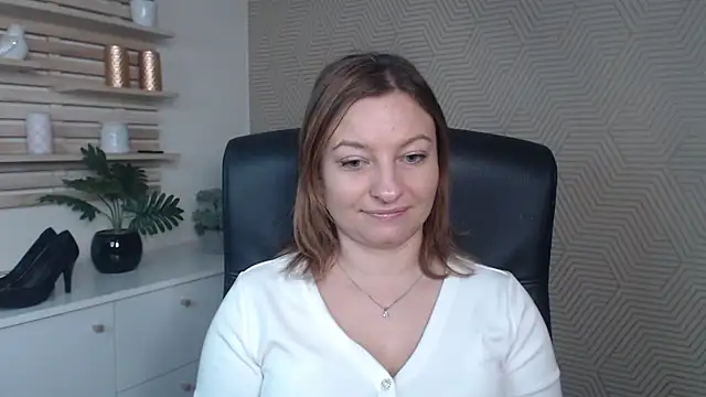 Snapshot of angelaSamt chatting on December 2, 2025, 6:37 am angelaSamt online show from December 2, 2025, 6:37 am